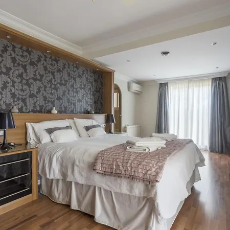 Near In With Heated Pool Villa