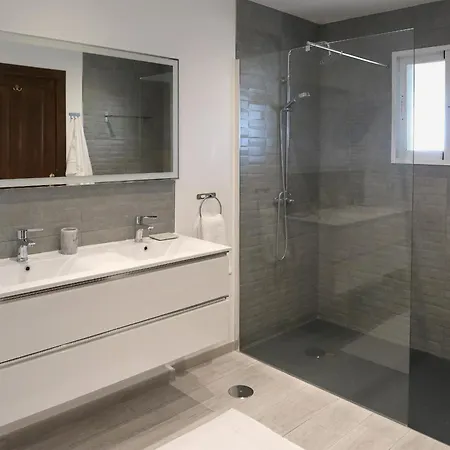 Near In With Heated Pool Villa *